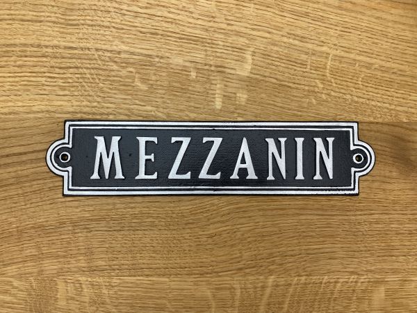 historische Stockwerksbezeichnung Mezzanin aus Aluminiumguss