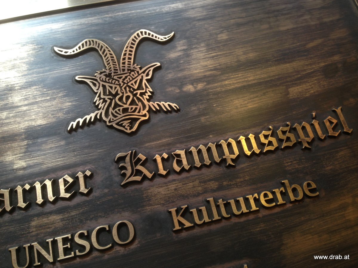 Messinggschild "UNESCO Kulturerbe - Öblaner Krampusspiel"